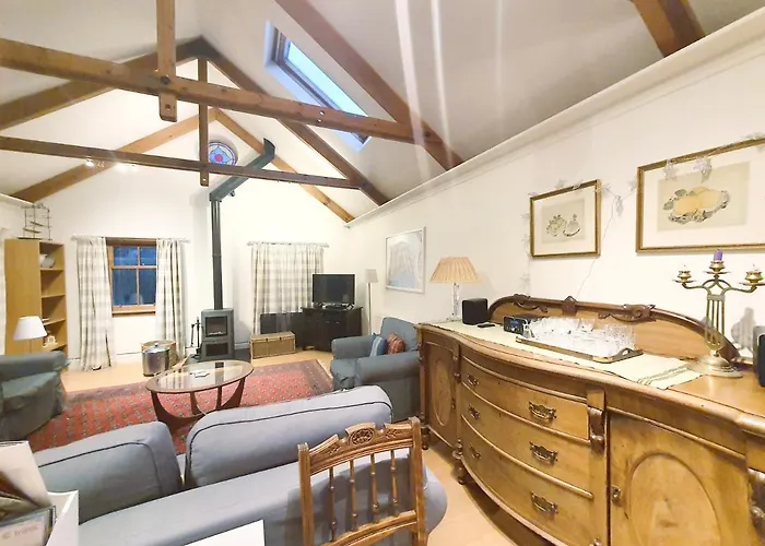 Edinburgh 2-Bedroom Cottage With Parking - Ground Floor