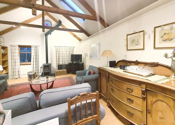 Edinburgh 2-Bedroom Cottage With Parking - Ground Floor